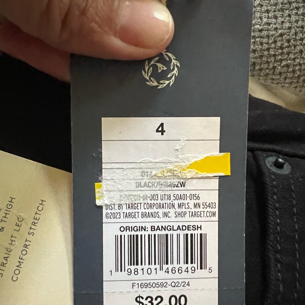 Women's Highest-Rise Straight Ankle Jeans - Universal Thread™ Black Size 4 - Picture 4 of 5